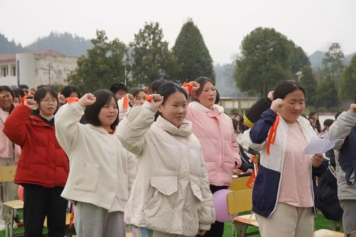 廖家村学校：师生共同备战中考冲刺