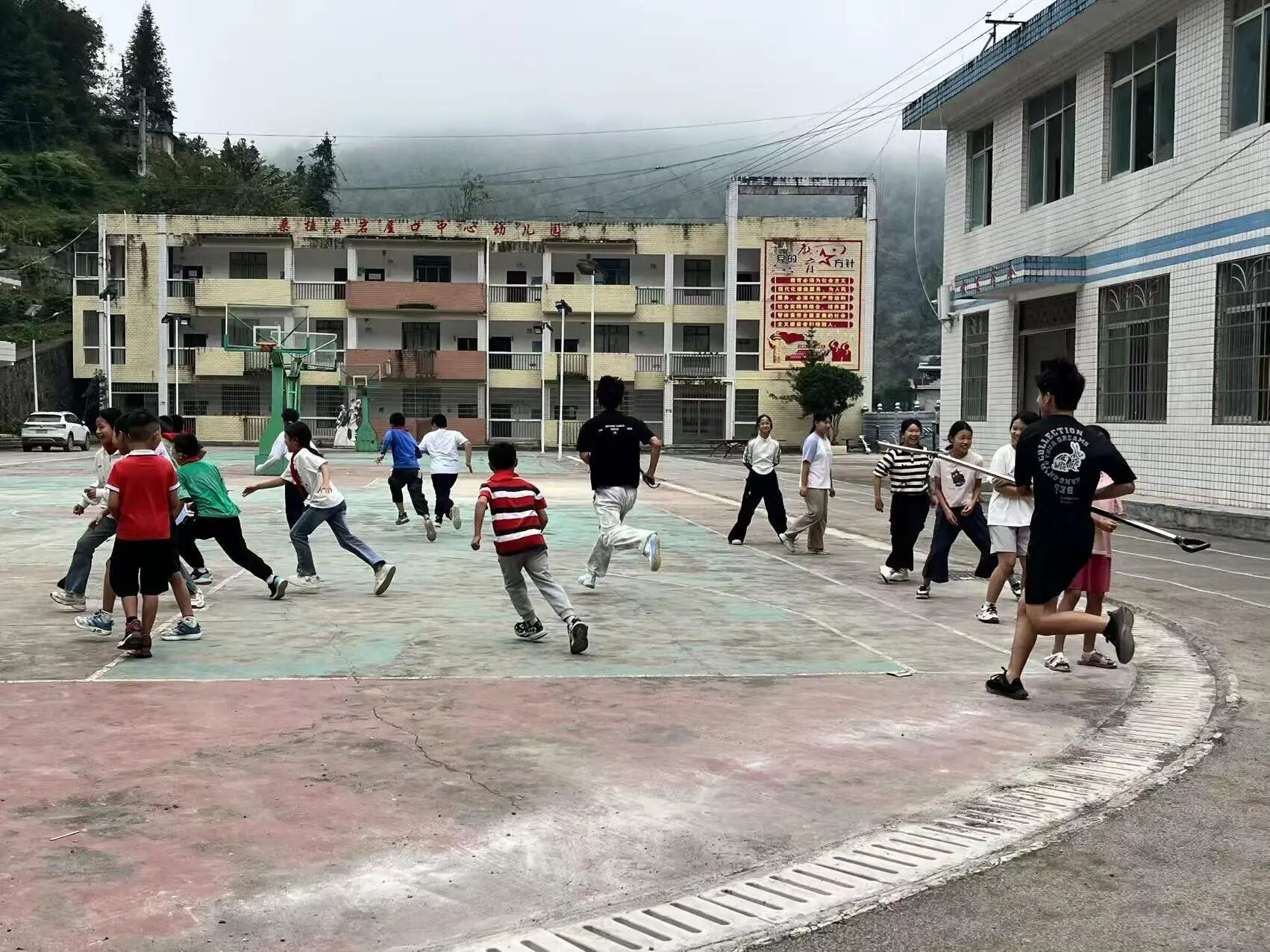 岩屋口小学开展反恐防暴演练活动